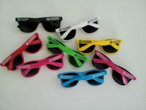 Gli-occhiali-da-sole-promozionali- hit-summer-goodies-2015-1