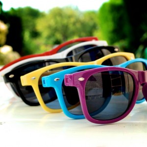 Gli-occhiali-da-sole-promozionali- hit-summer-goodies-2015-3